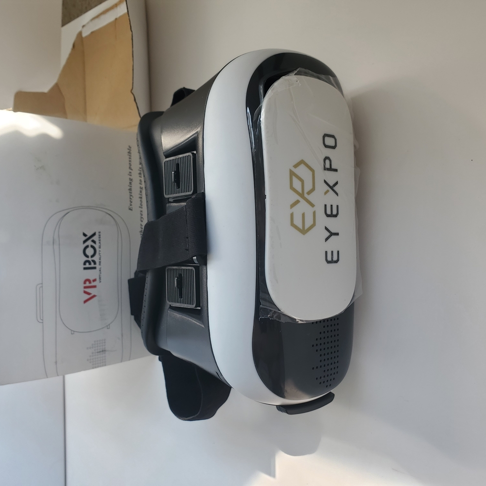 Black and White VR Headset
